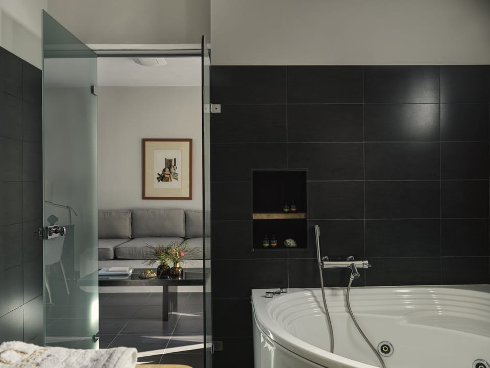 Superior Suite with Panoramic Sea View & Hot Tub | Minibar, in-room safe, individually decorated, free WiFi