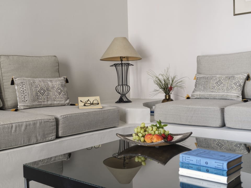 Tranquility Comfort Suite | Minibar, in-room safe, individually decorated, free WiFi