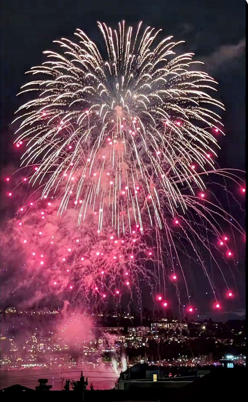 Exceptional view of the fireworks from the upper balcony on 4th of July!