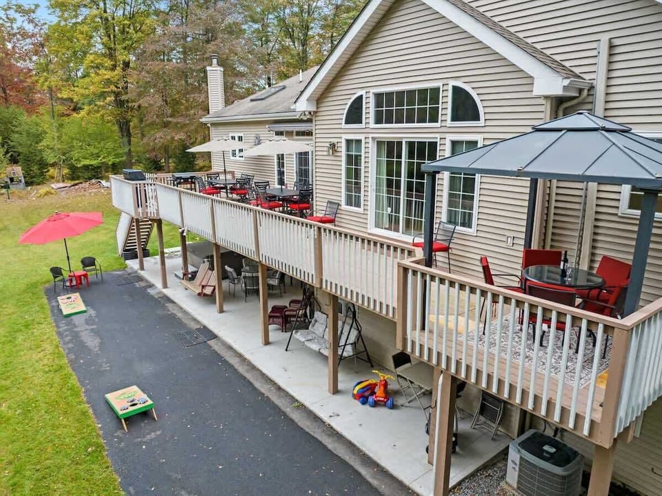 Large upper and lower deck area with plenty of seating.