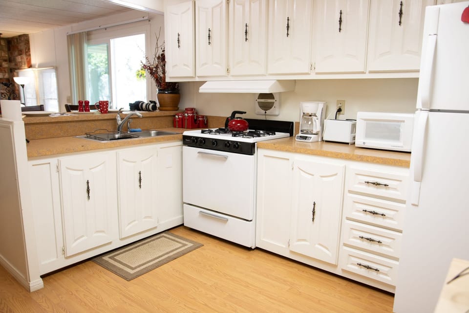 full kitchen