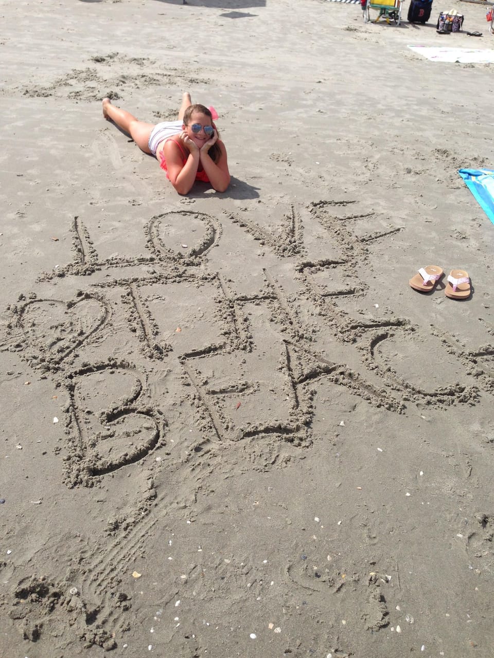 The Half Shell, One Block to the Beach!! 