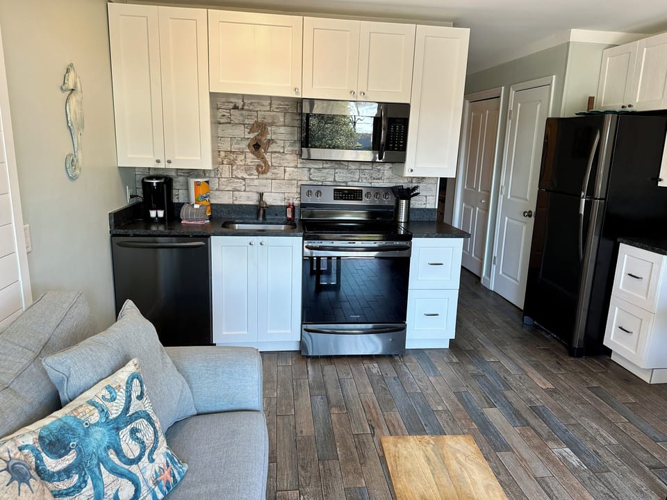 Kitchen - Full sized appliances