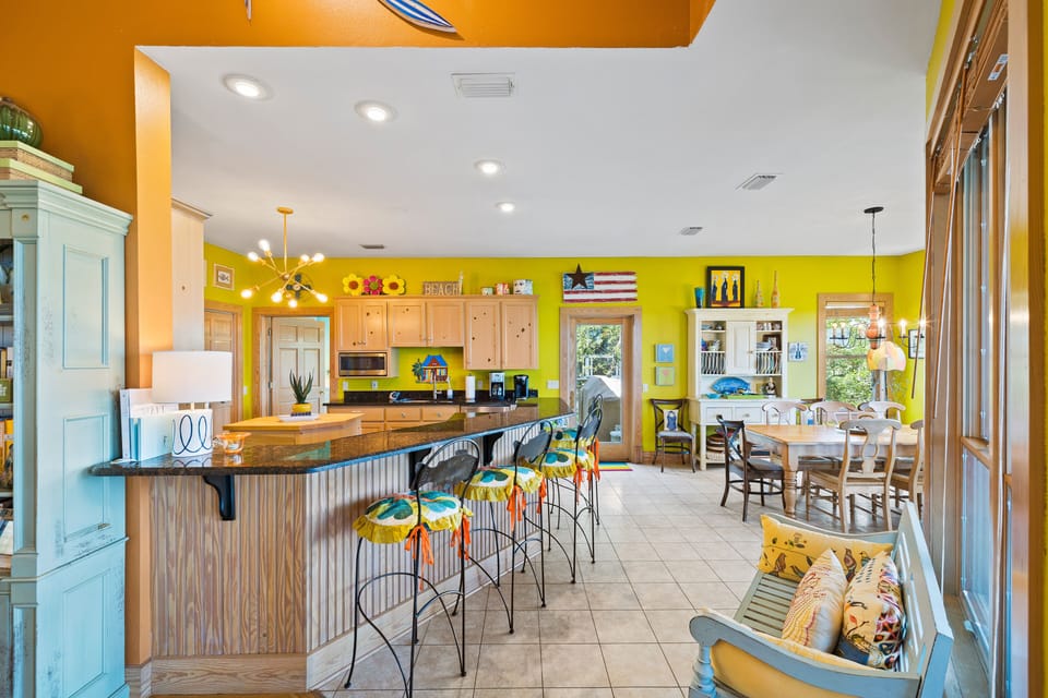 Many eating areas!