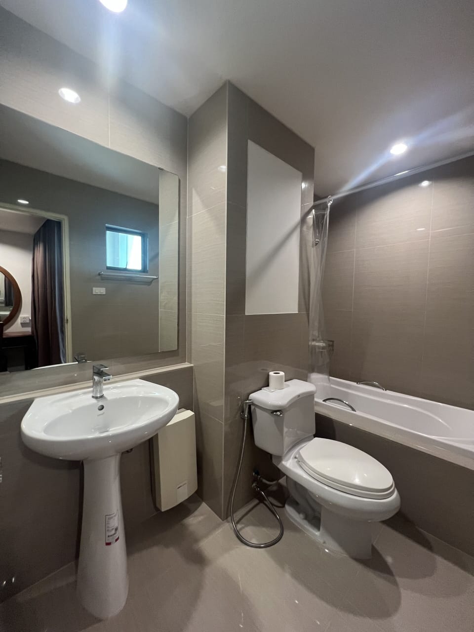 Combined shower/tub, free toiletries, hair dryer, bathrobes
