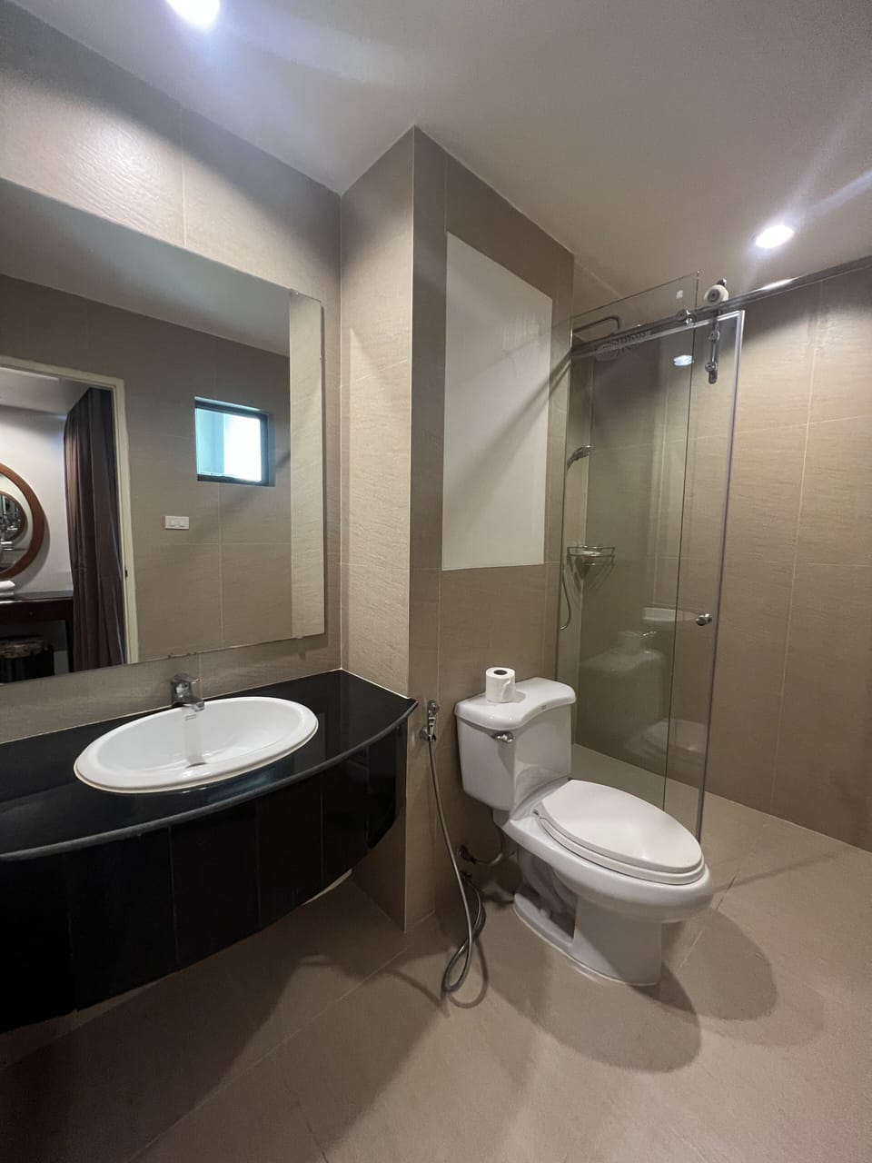 Combined shower/tub, free toiletries, hair dryer, bathrobes