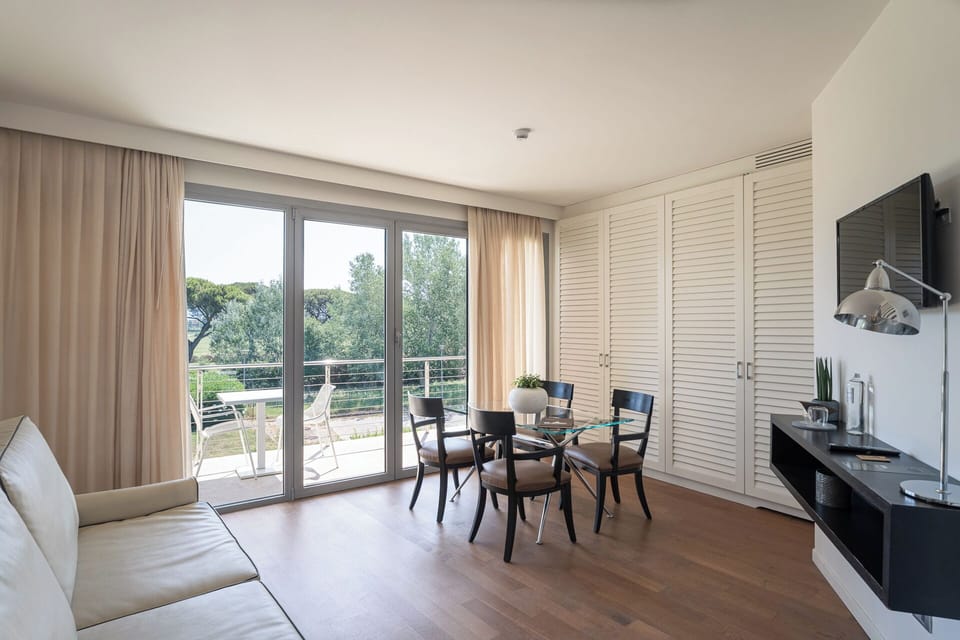 Family Suite | Minibar, in-room safe, soundproofing, WiFi (free)