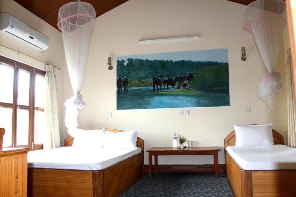 Premium bedding, down comforters, in-room safe, individually decorated