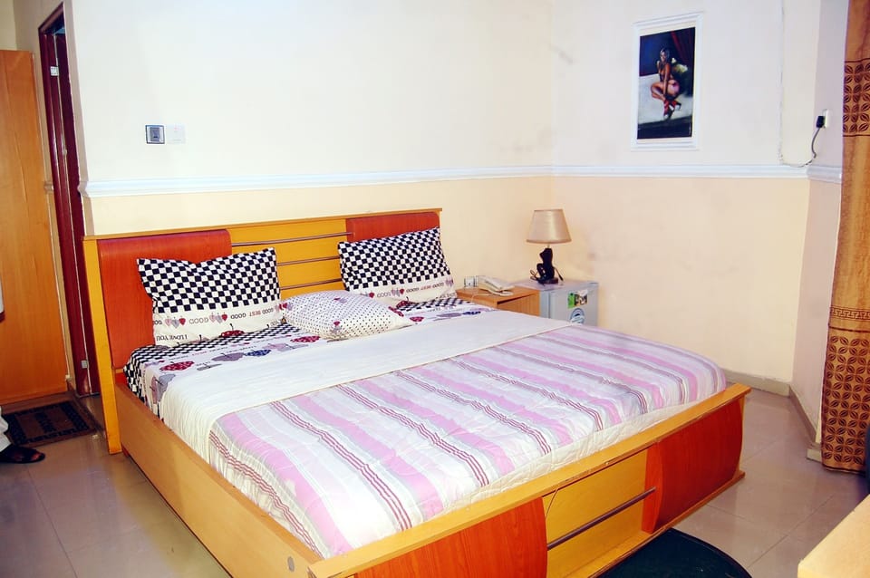 Deluxe Double Room, 1 Double Bed | Desk, bed sheets