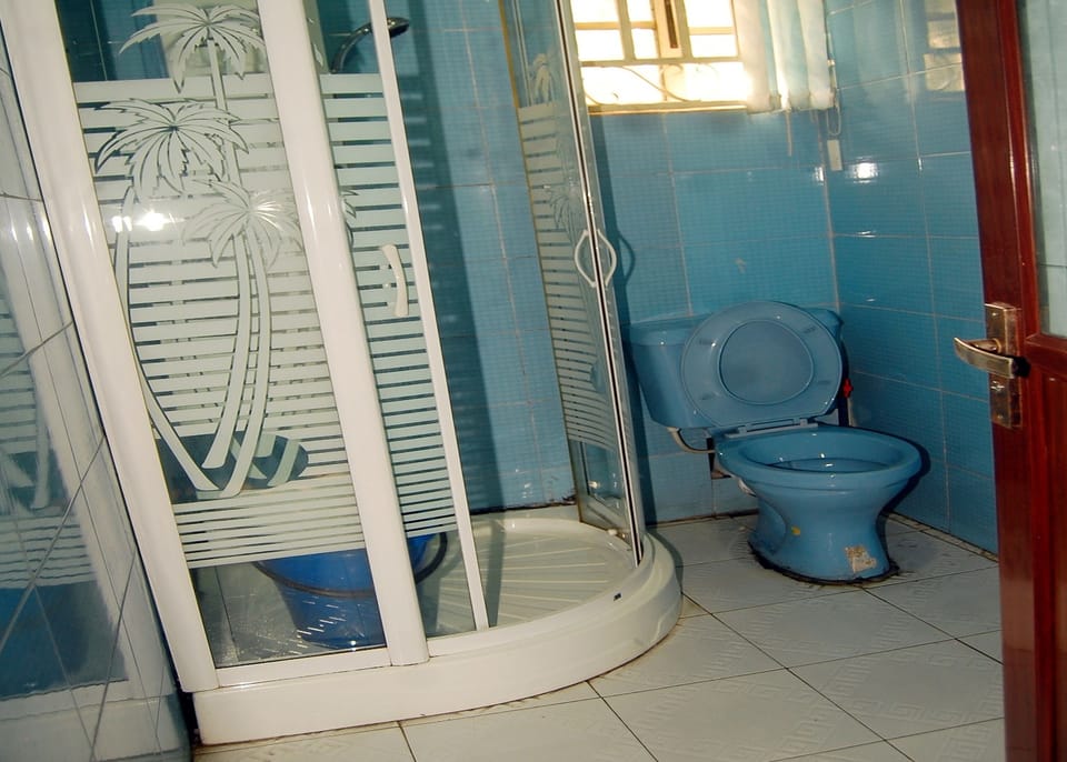 Deluxe Double Room, 1 Double Bed | Bathroom | Deep soaking tub, rainfall showerhead, free toiletries, towels