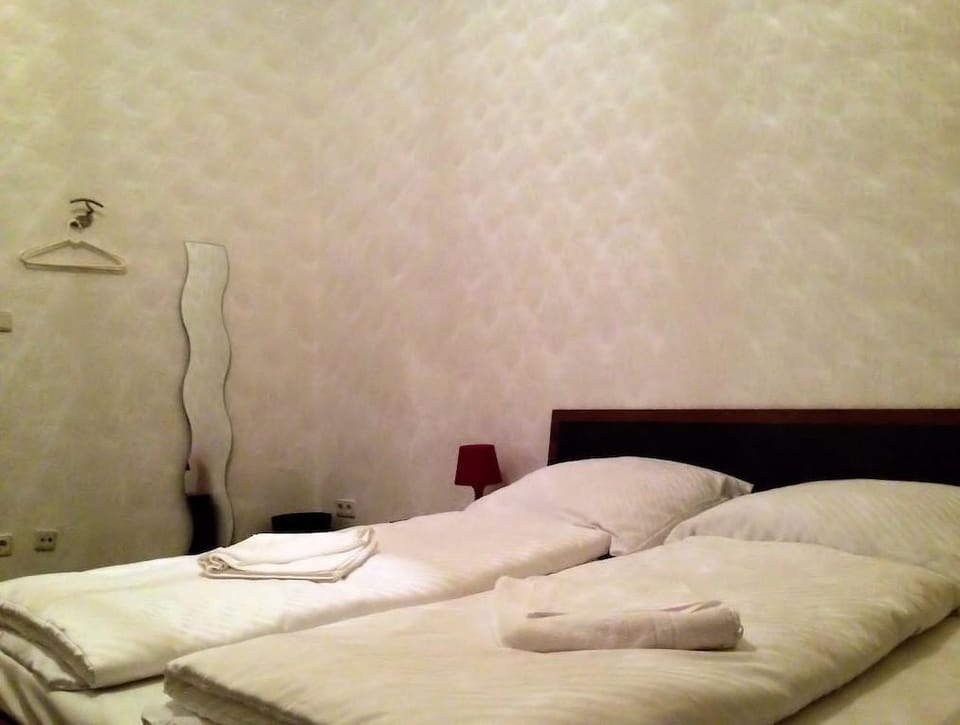 Iron/ironing board, free WiFi, bed sheets