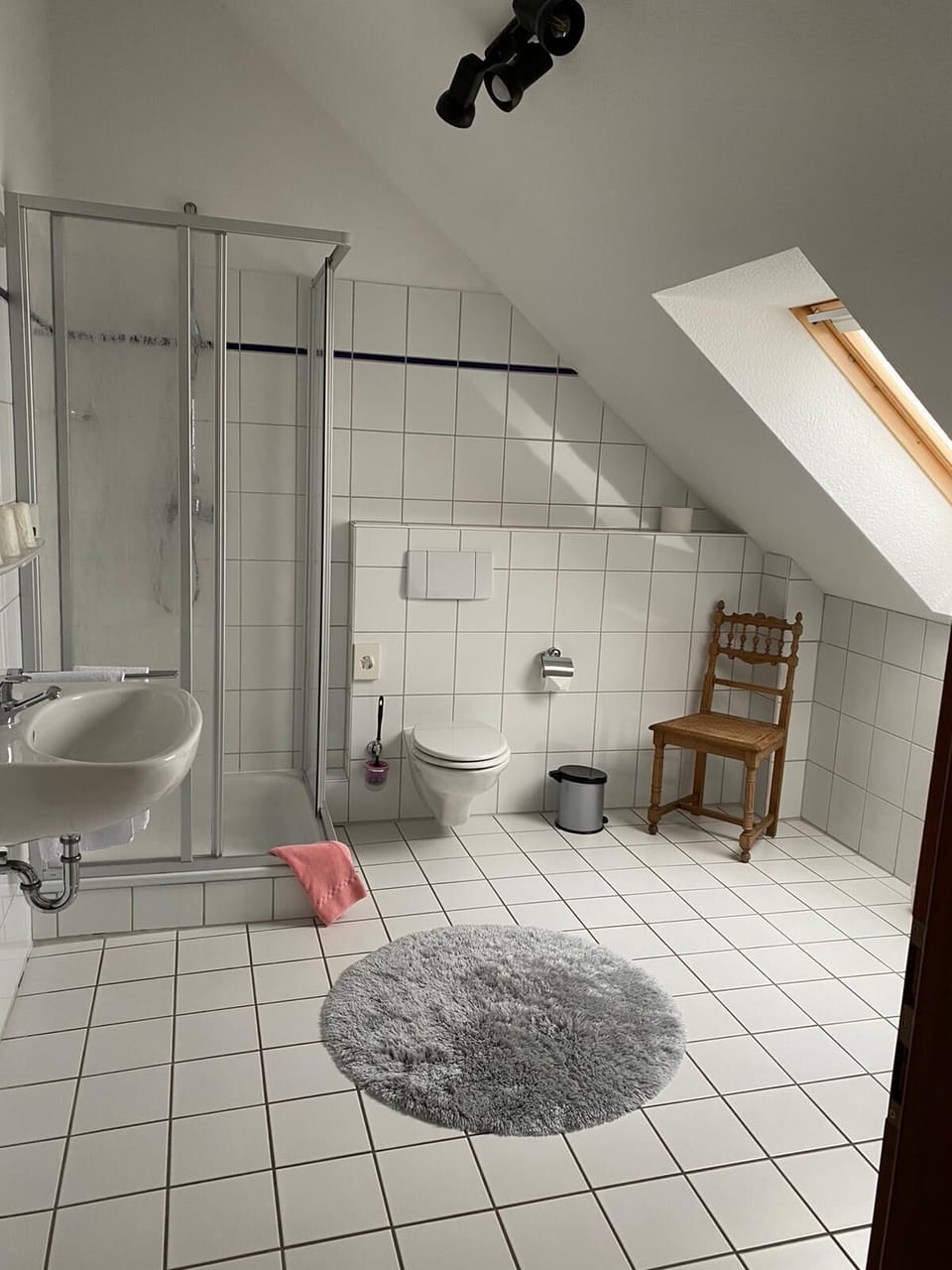 Standard Apartment | Bathroom | Shower, free toiletries, hair dryer, towels