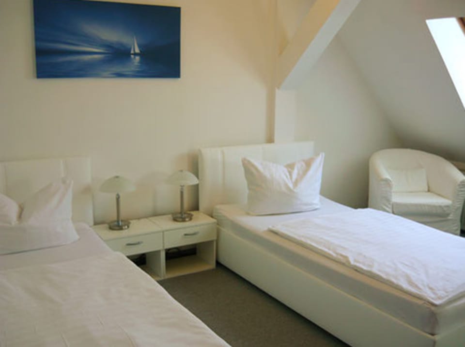 Double Room | Desk, soundproofing, cribs/infant beds, rollaway beds
