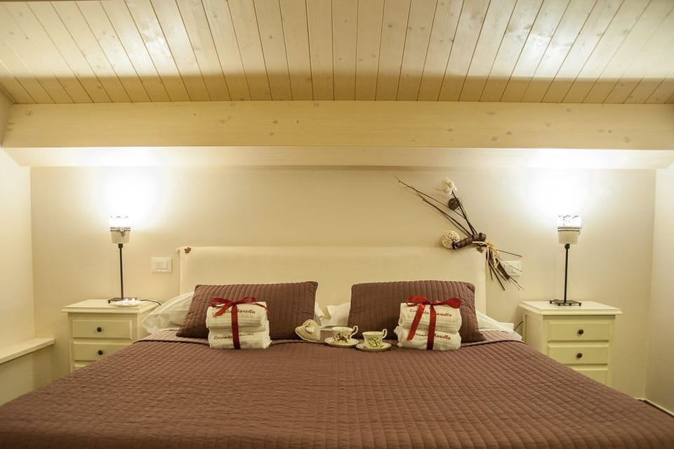 Romantic Double Room | Individually decorated, individually furnished, desk, blackout drapes