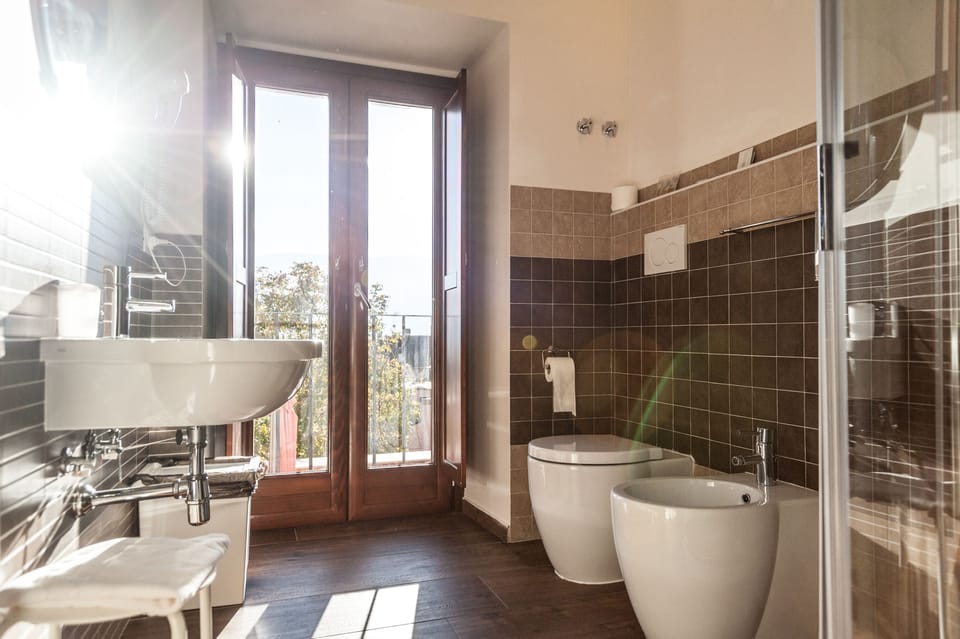 Triple Room | Bathroom | Shower, free toiletries, hair dryer, slippers