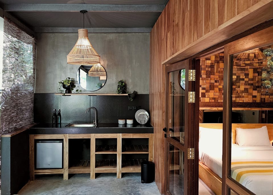 One Bedrooms Apartment With Garden View and Veranda | Minibar, in-room safe, individually decorated, individually furnished