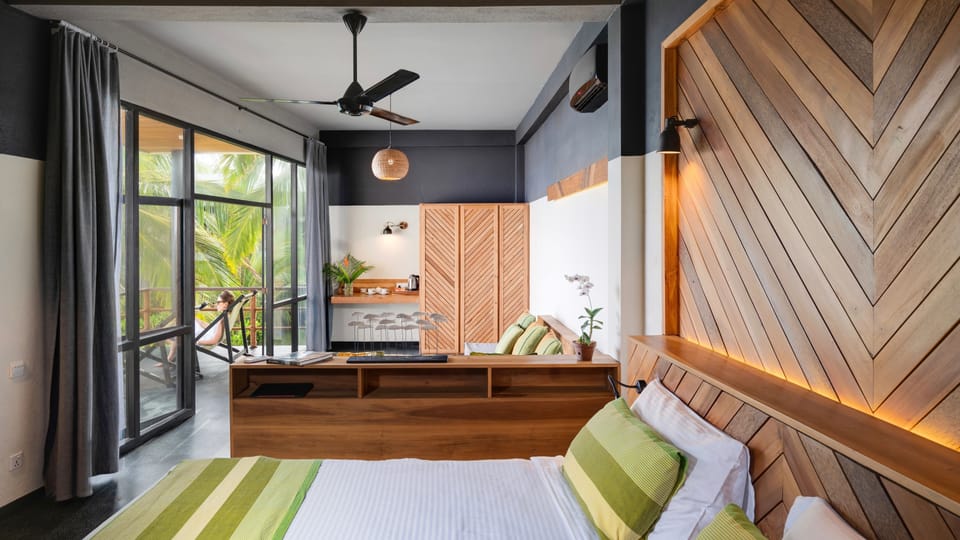 Ocean View Suite | Minibar, in-room safe, individually decorated, individually furnished