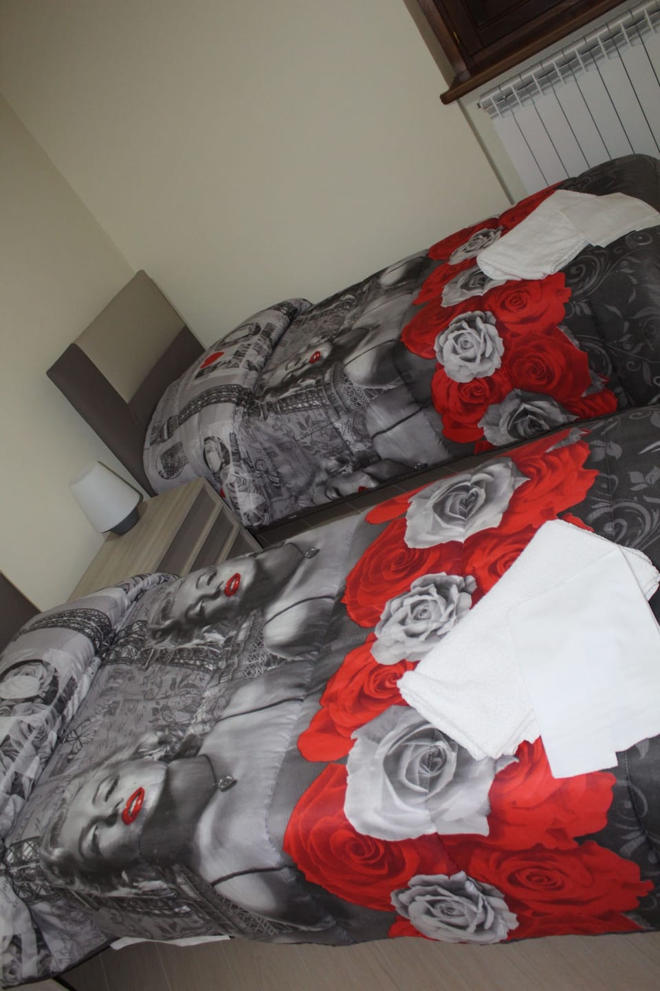 Double Room | Desk, free WiFi, bed sheets