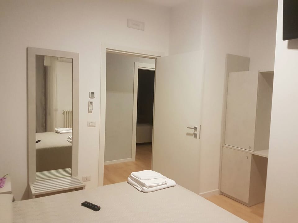 Double Room, Garden View | Desk, free WiFi, bed sheets
