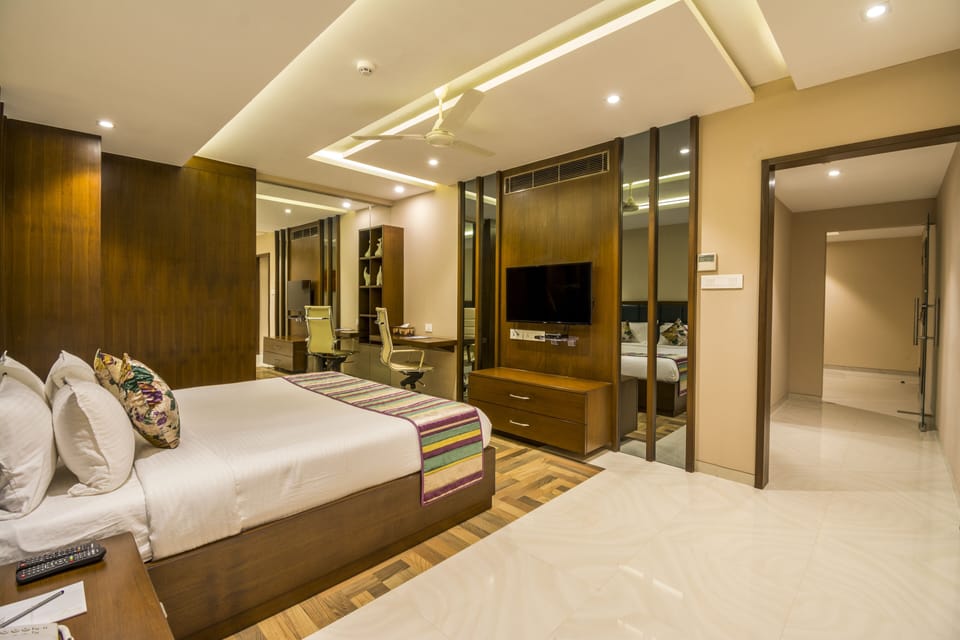 Down comforters, minibar, in-room safe, desk