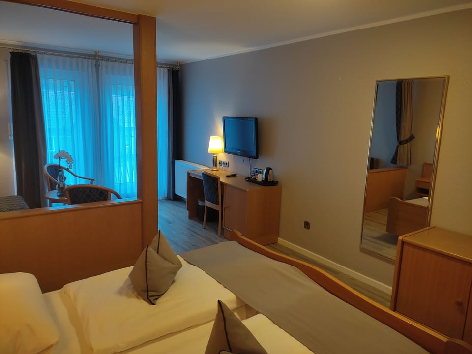 Quadruple Room | Hypo-allergenic bedding, desk, soundproofing, free WiFi