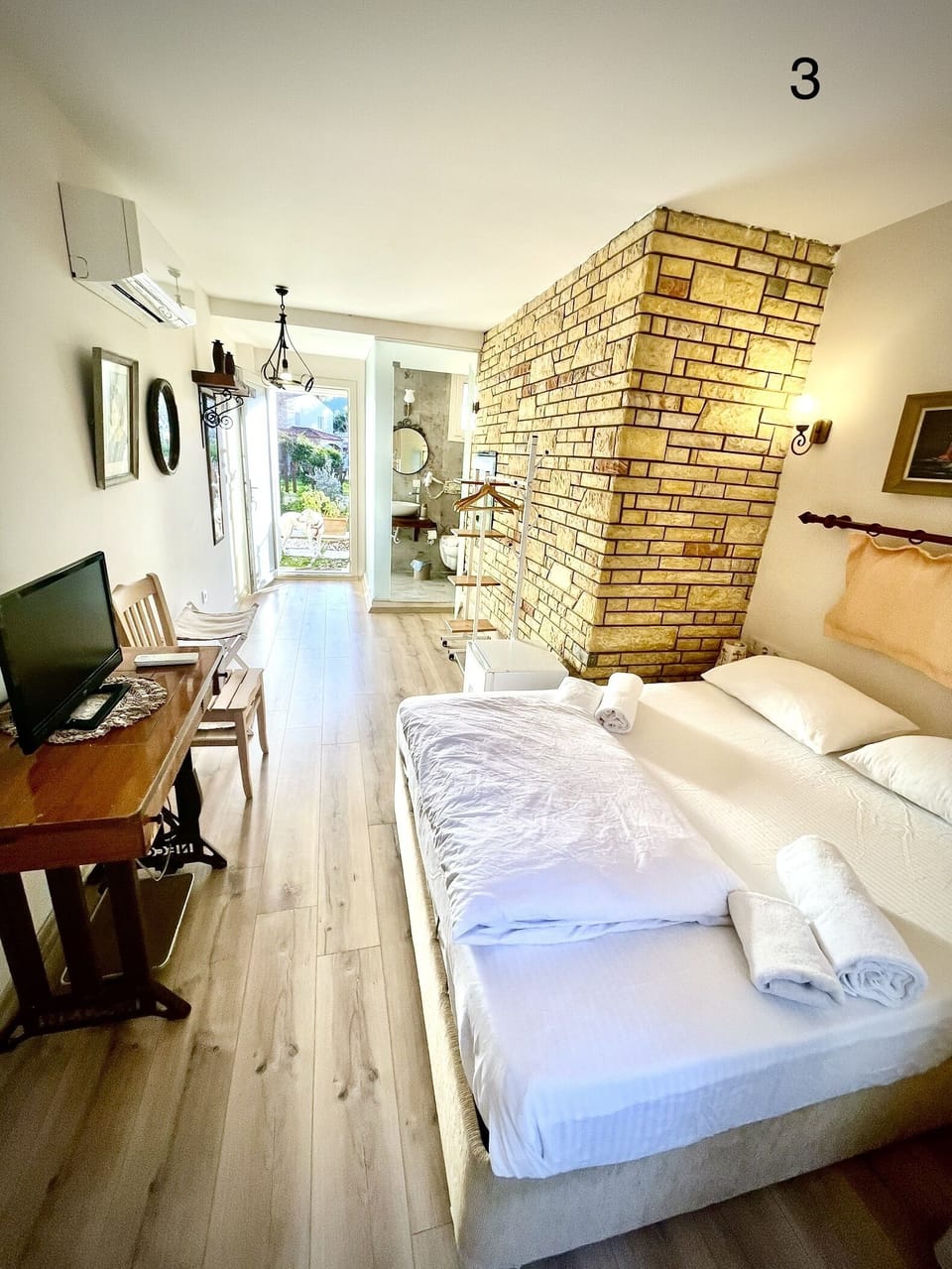 Standard Double Room, 1 Double Bed, Ground Floor (03) | Minibar, individually decorated, individually furnished, soundproofing