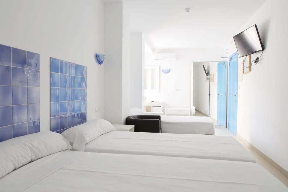 Triple Room, Balcony | In-room safe, desk, soundproofing, iron/ironing board