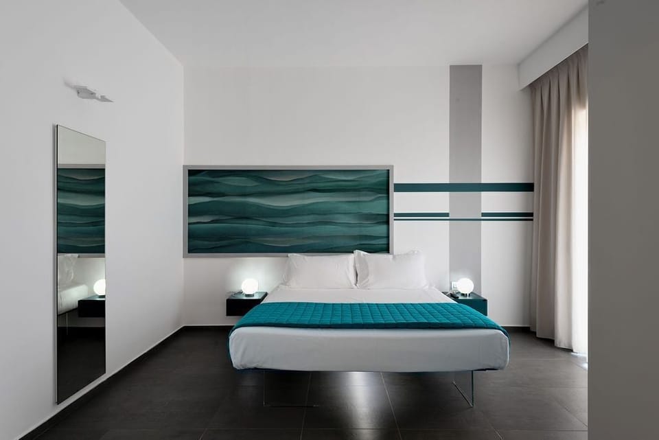 Deluxe Suite (Mare 2) | 1 bedroom, minibar, in-room safe, desk