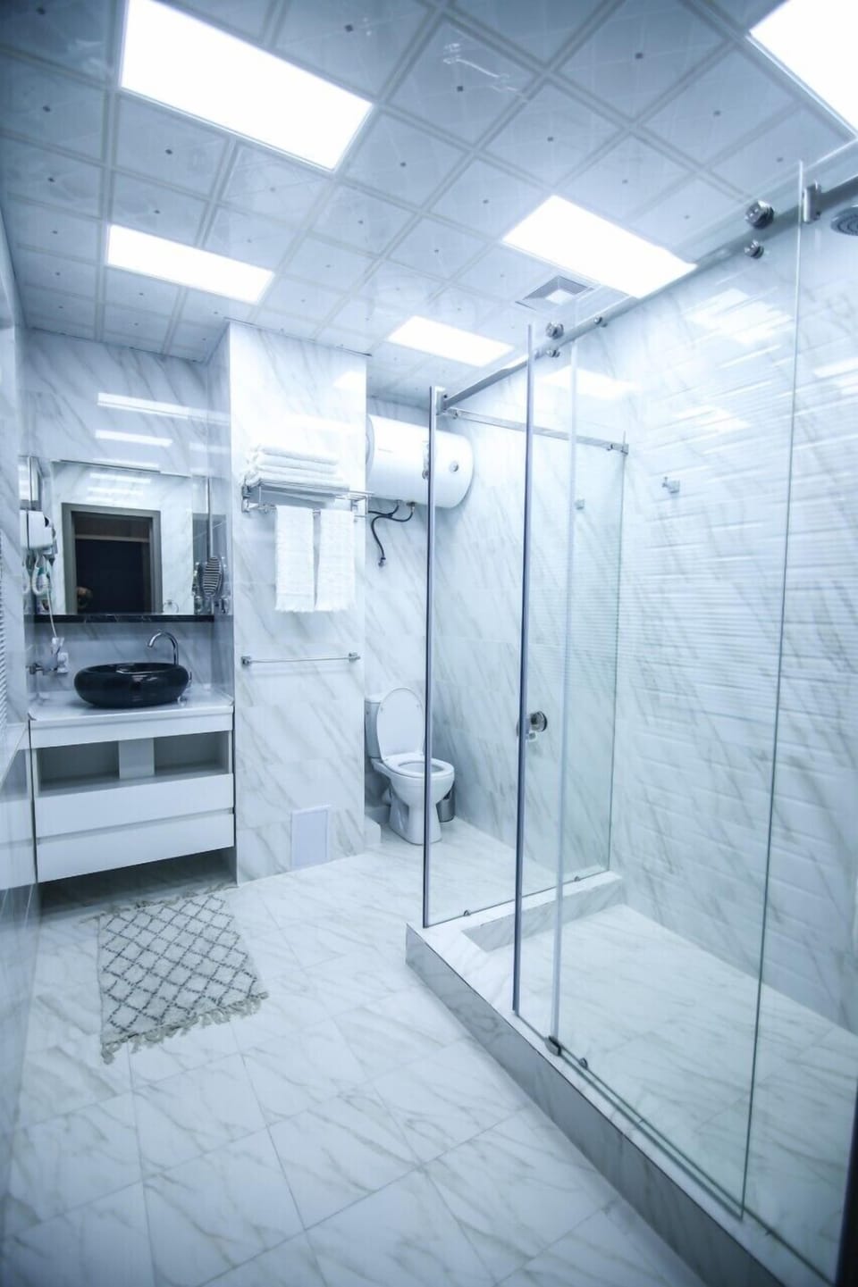 Business Suite, 1 Bedroom | Bathroom | Shower, bathrobes, slippers, towels