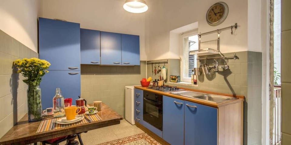 Apartment, 3 Bedrooms, Non Smoking | Private kitchen | Full-size fridge, oven, stovetop, espresso maker