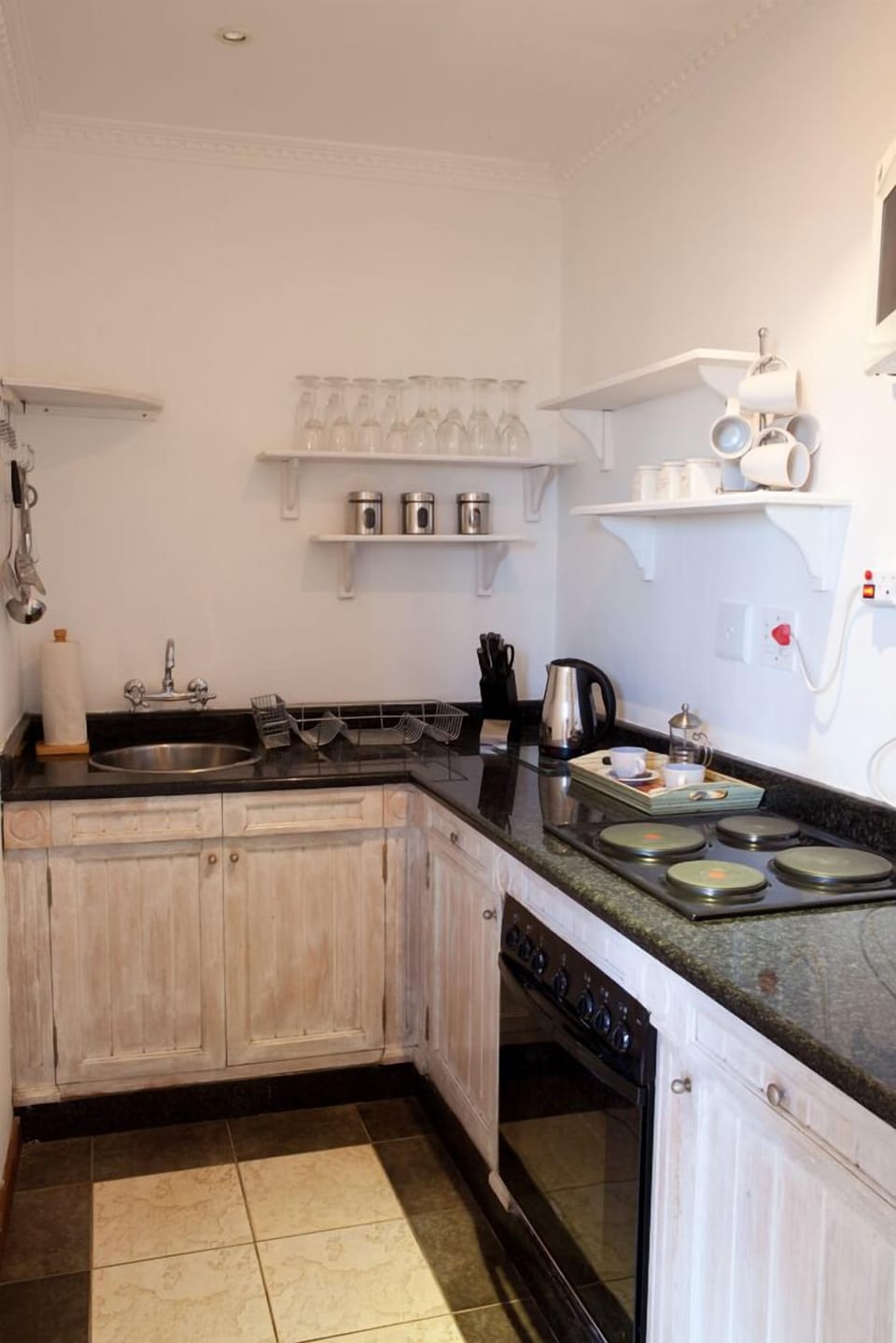 Studio | Private kitchen | Fridge, microwave, oven, stovetop