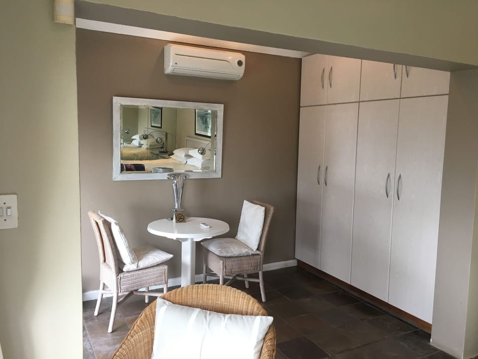 Studio | In-room dining