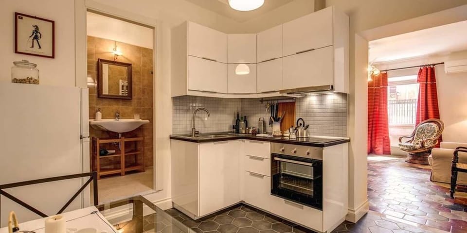 Apartment, 1 Bedroom | Private kitchenette | Fridge, oven, stovetop, cookware/dishes/utensils