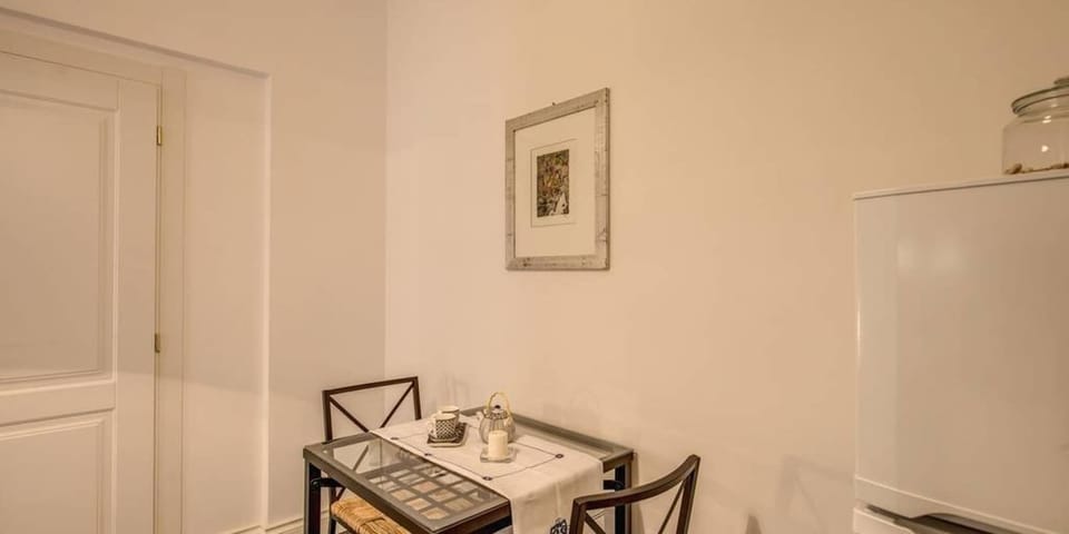 Apartment, 1 Bedroom | In-room dining