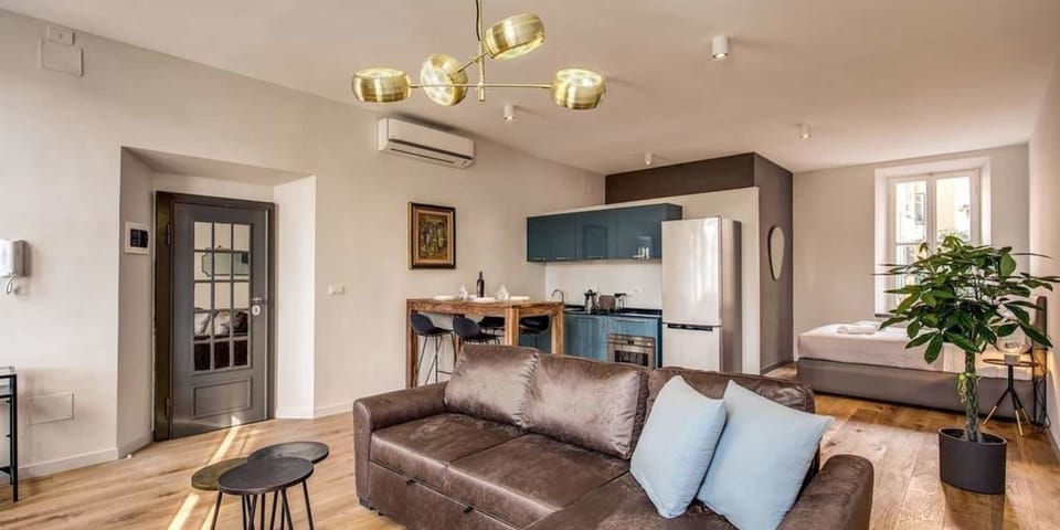 Studio | Living area | TV