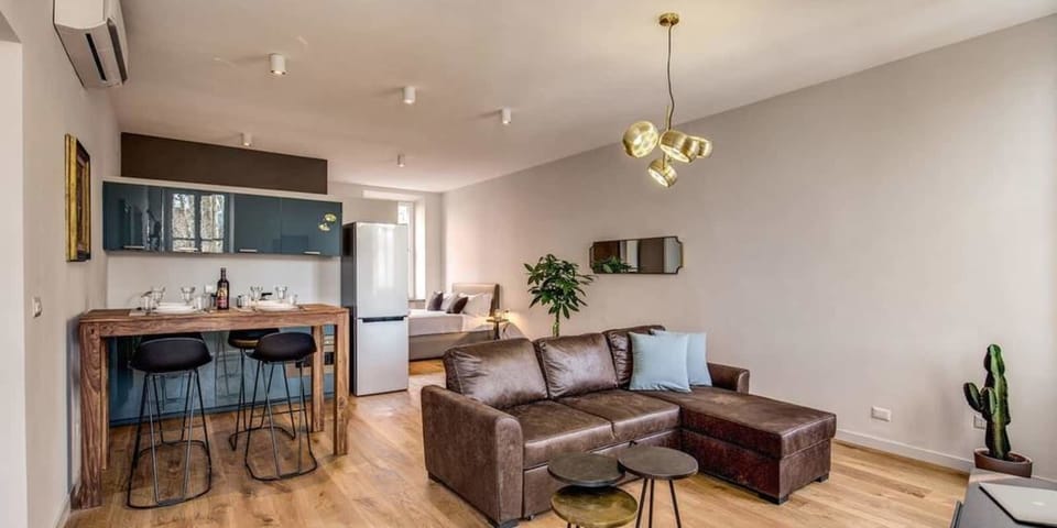 Studio | Living area | TV