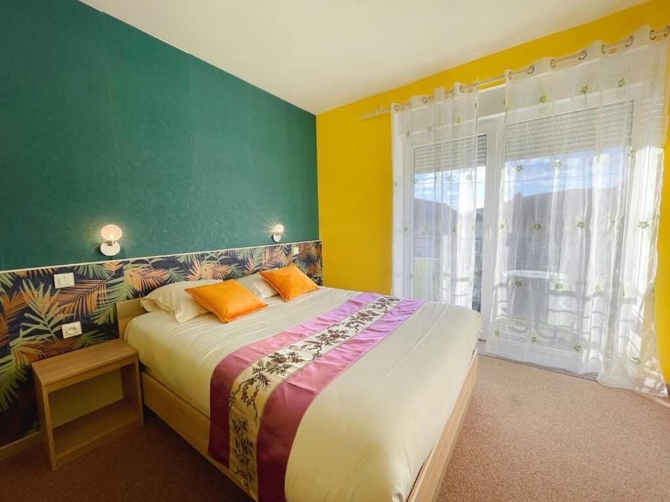 Classic Double or Twin Room | Desk, soundproofing, free WiFi, bed sheets