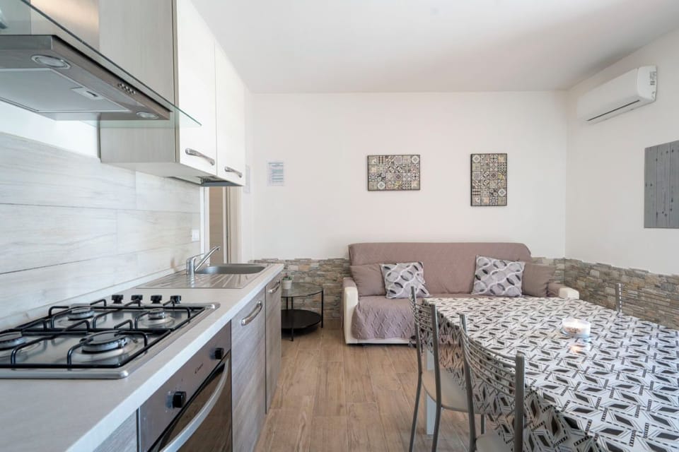 Comfort Villa, 1 Bedroom, Patio, Garden View | Private kitchen | Microwave, coffee/tea maker, cleaning supplies