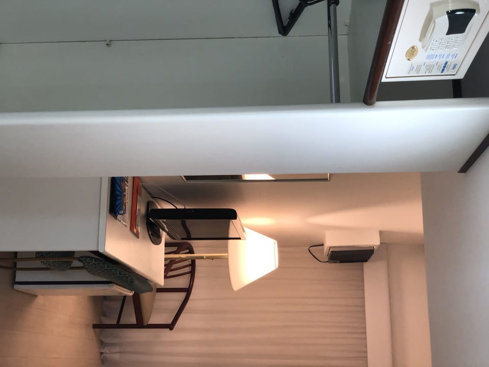 Executive Twin Room, 2 Twin Beds | Premium bedding, minibar, in-room safe, desk
