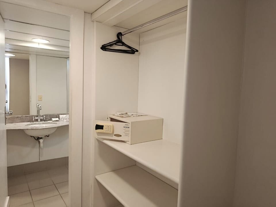 Superior Quadruple Room | Bathroom | Shower, hair dryer, towels