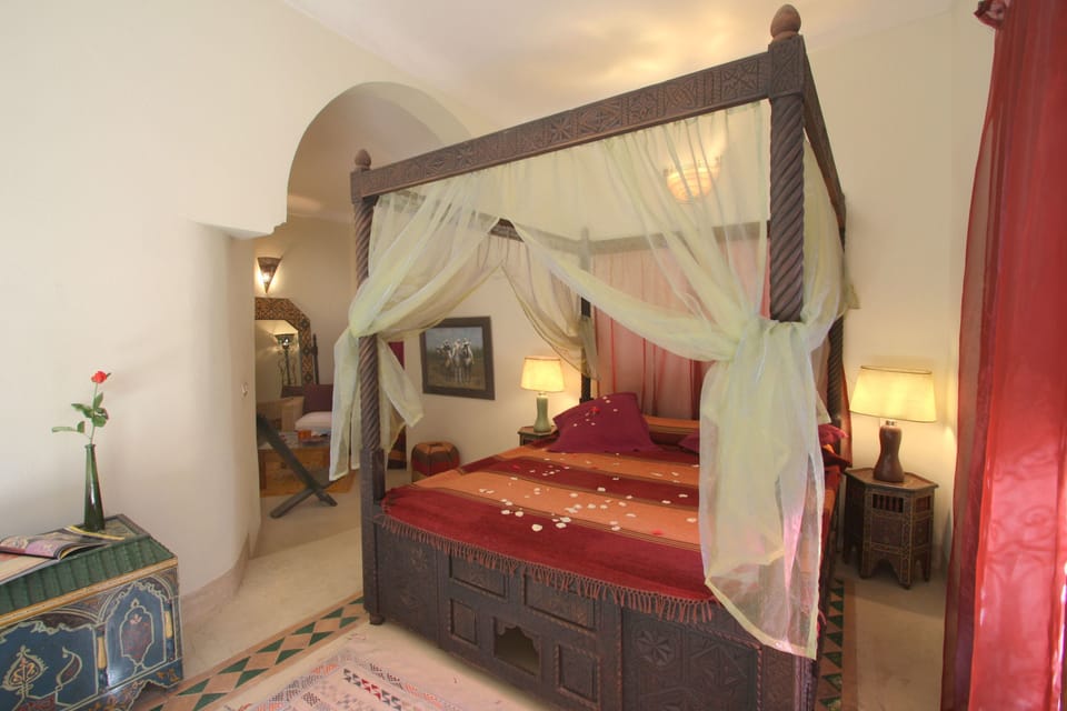 1 bedroom, premium bedding, Select Comfort beds, desk