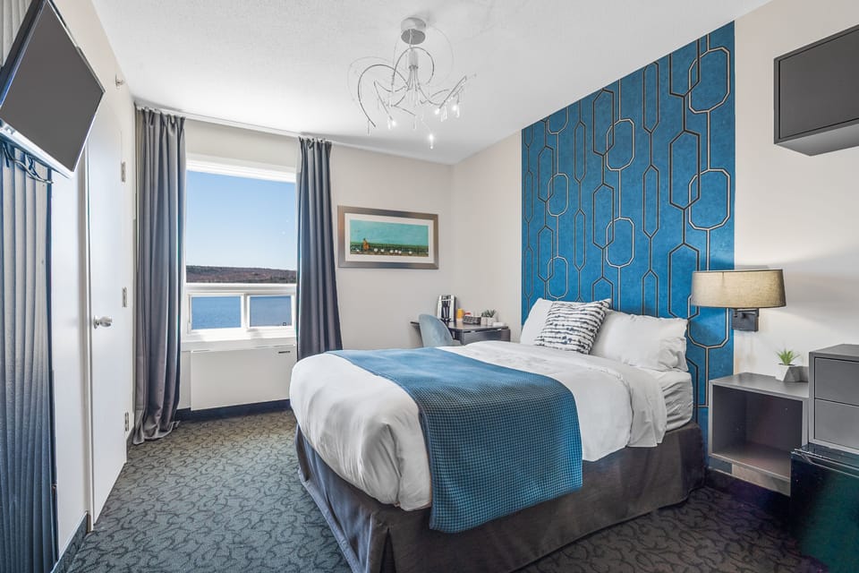 Standard Room, 1 Double Bed, Lake View | Desk, laptop workspace, blackout drapes, free WiFi