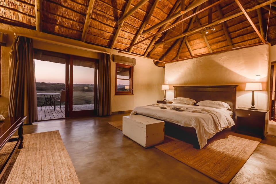 Luxury King / Twin Suite | Premium bedding, minibar, in-room safe, individually decorated