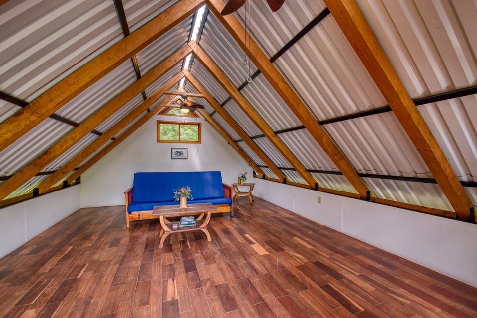 Deluxe House, Balcony, Mountain View | Living area