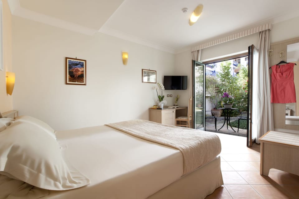 Deluxe Room | Down comforters, memory foam beds, minibar, in-room safe