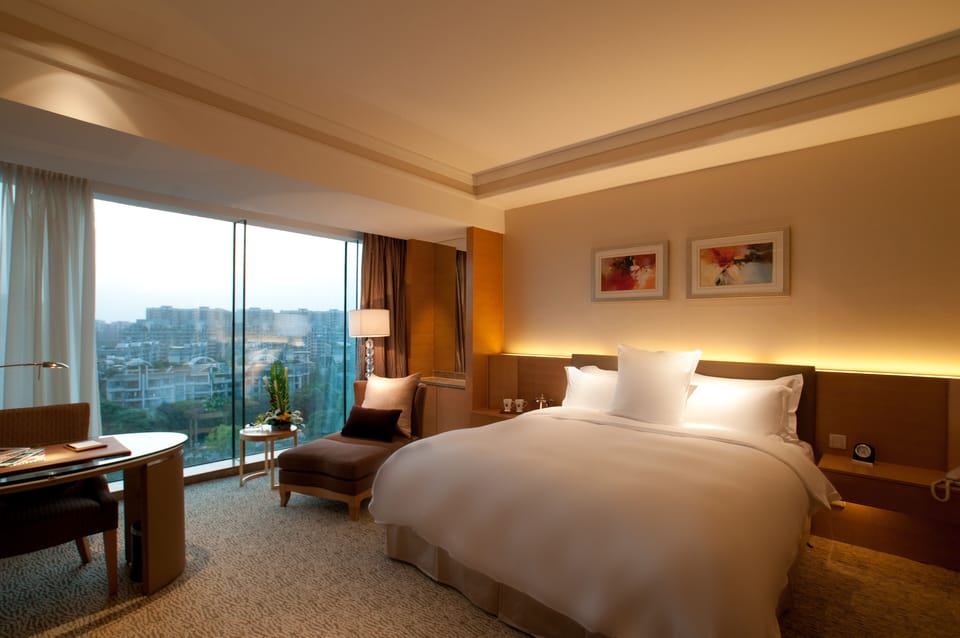 千禧套房  | Premium bedding, down comforters, memory foam beds, minibar