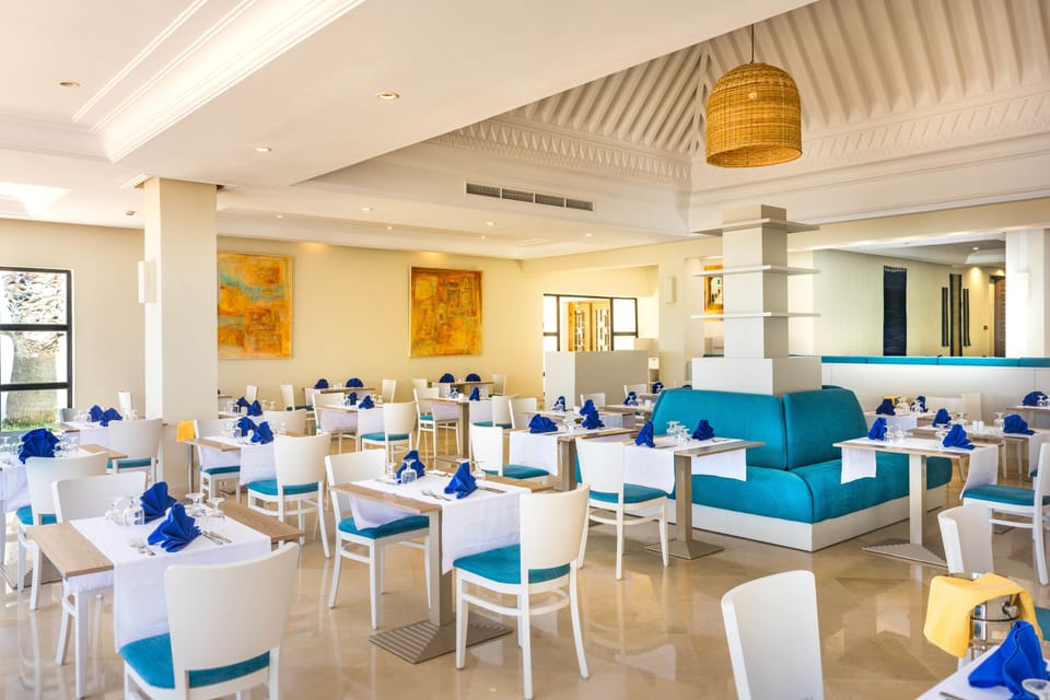 2 restaurants; breakfast, lunch, and dinner served