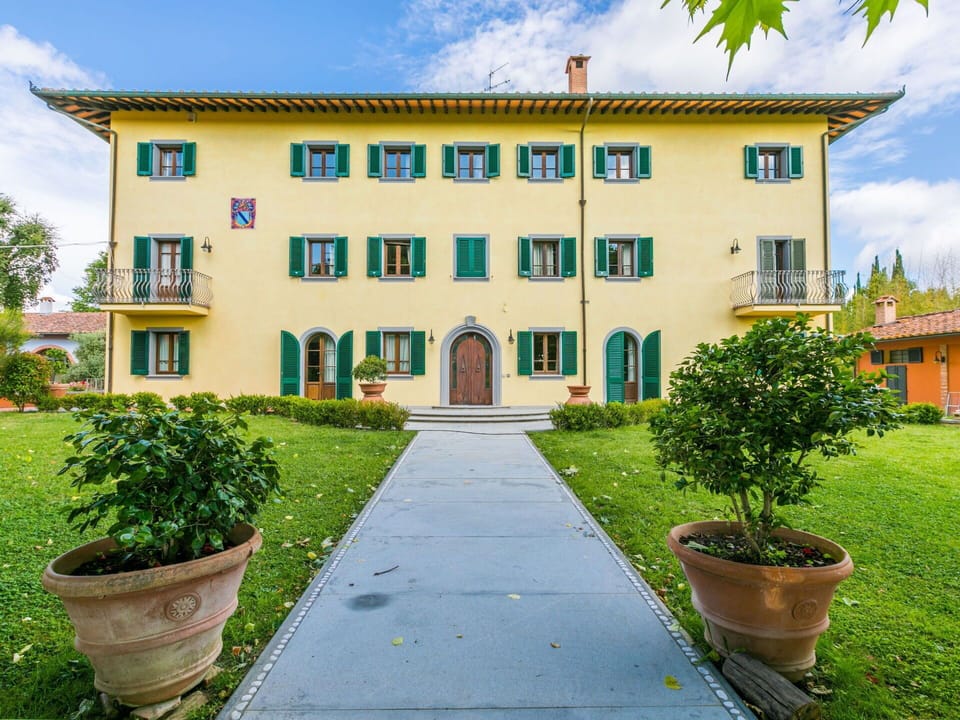 Plant, Cloud, Sky, Property, Flowerpot, Window, Building, Land Lot, Grass