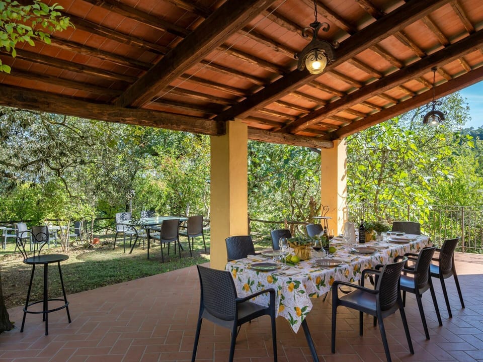 Table, Furniture, Property, Plant, Nature, Chair, Shade, Lighting, Interior Design, Architecture