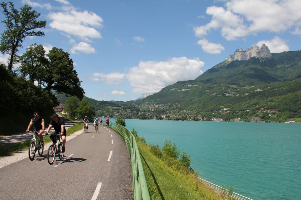 Lake Annecy - Lathuile 74210, charming cottage lake and mountains view Chalet in Doussard